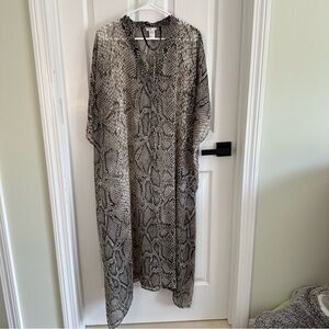 Elegant Snake Print Kaftan beach dress coverup
NWOT. One size. Made in India.